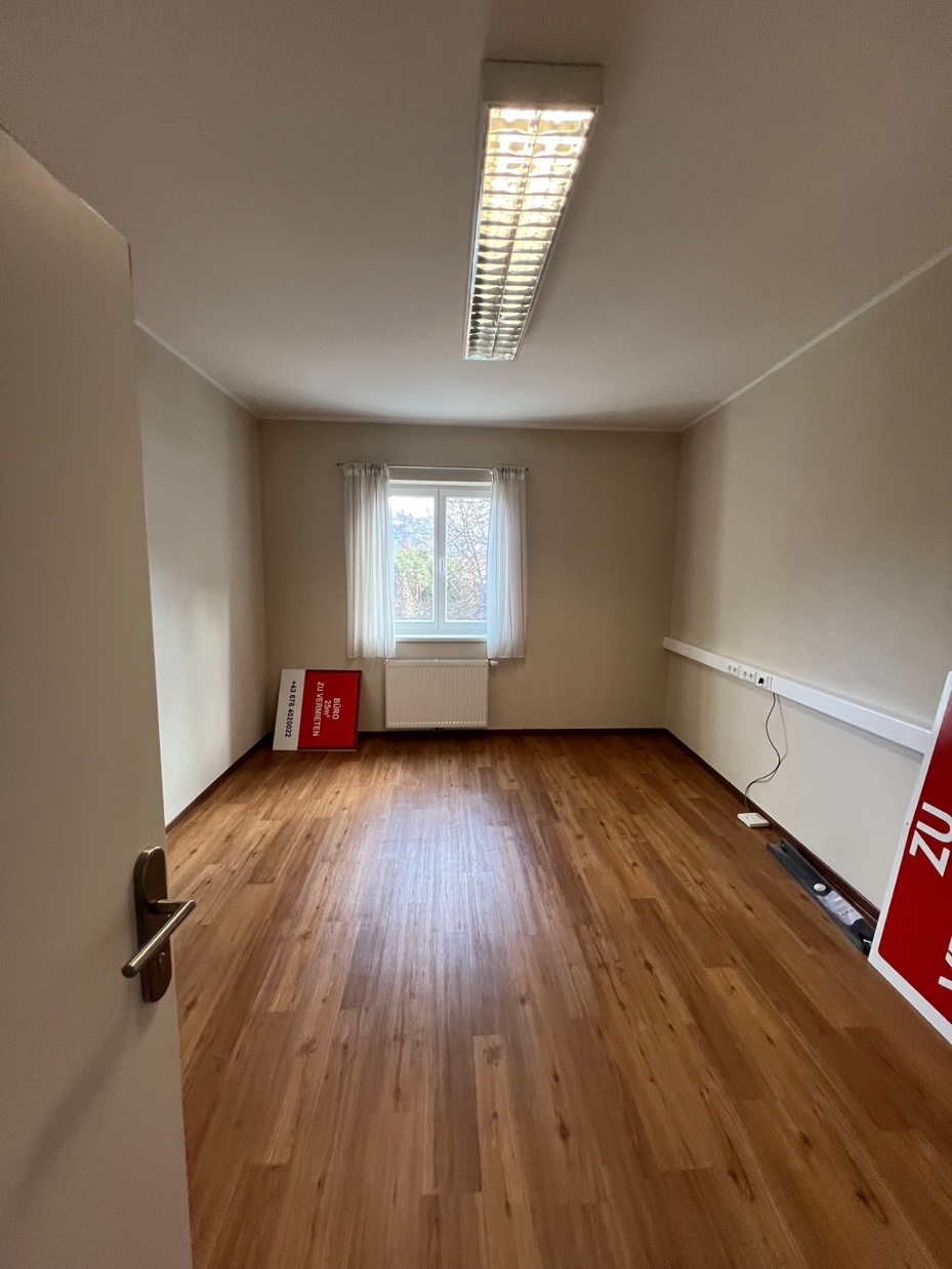 Heller Büroraum mit Holzboden am Hauptplatz 2 in Lienz